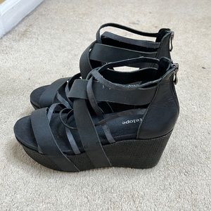 Antelope black wedge